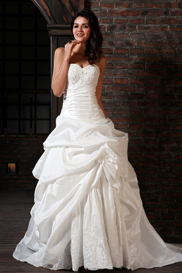 Sophisticated Sweetheart Lace Satin Wedding Ball Gown - Click Image to Close